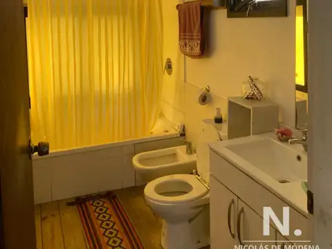 Vende Local en La Barra, Punta dle Este con 1 dormitorio.