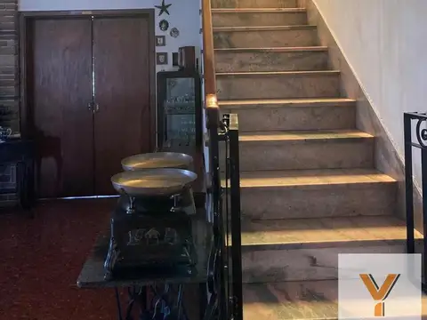 Casa en Venta con 5 cocheras