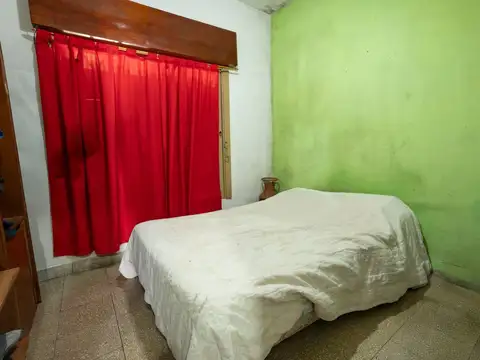 Casa 6 ambientes con 2 baños