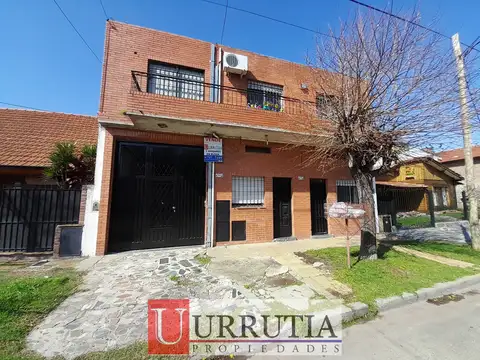 Casa multifamiliar en 2 plantas. APTO PROFESIONAL. OPORTUNIDAD!!
