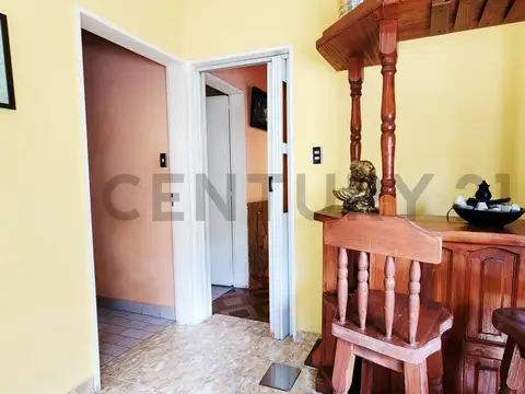 Casa en Alquiler con 2 cocheras