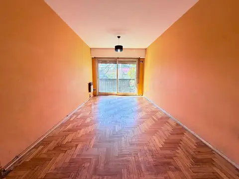 Departamento 3 ambientes con balcón corrido y luminoso