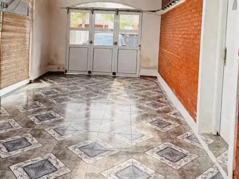 Casa en Alquiler con 2 cocheras
