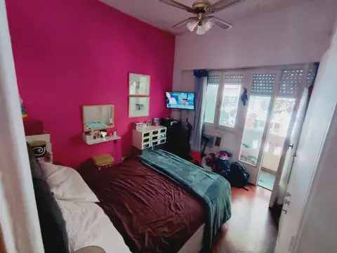 Departamento en venta en San Cristóbal 1er piso por escalera al frente con balcón y terraza de uso exclusivo. APTO CRÉDITO