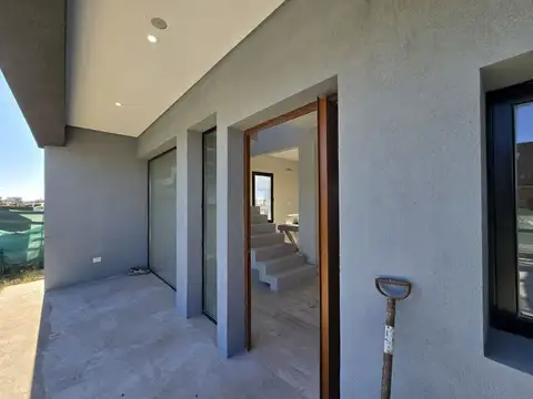 Casa en Venta en Countries y Barrios Cerrados en Berazategui, USD 305.000