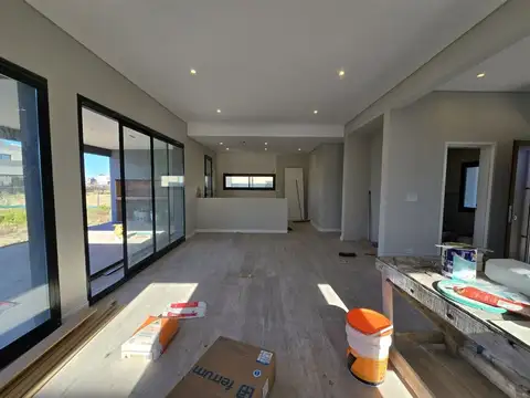 CASA 5 AMBIENTES EN VENTA HUDSON SEBASTIAN GABOTO