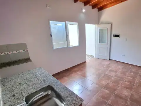 Depto Tipo Casa en Alquiler en Luis Guillon, $ 490.000