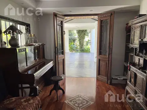 Casa en Alquiler con 2 cocheras