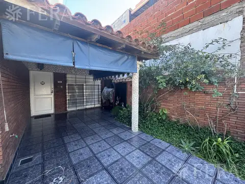 Casa 3 ambientes con 1 baño