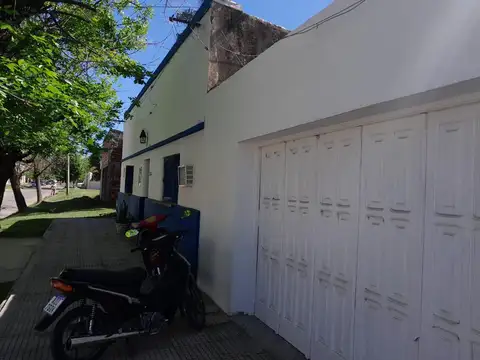 Casa 7 ambientes con 2 baños