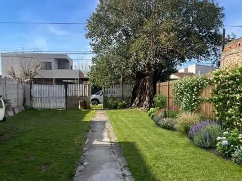 CASA EN VENTA BOSQUES FCIO.VARELA