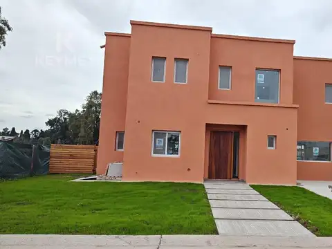 Casa Alquiler - 3 Dormitorios - Santa Sofia - Pilar del Este