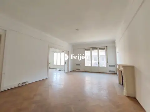 VENTA | Piso 350 m², Apto Profesional/Vivienda • Frente al Congreso Nacional