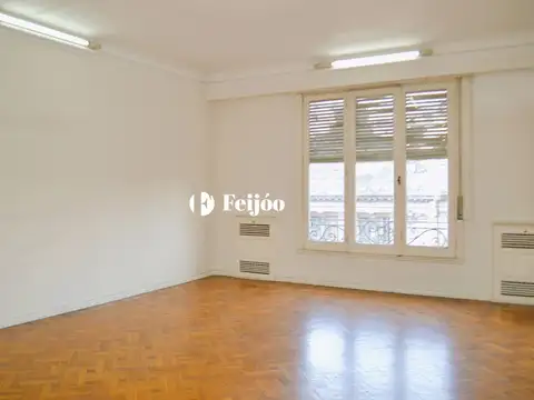 VENTA | Piso 350 m², Apto Profesional/Vivienda • Frente al Congreso Nacional