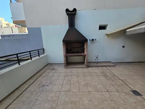V. DEL PARQUE 2 AMBIENTES CON PATIO Y PARRILLA
