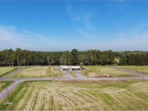 Venta Lote en Barrio Los Robles, 1010m², Posibilidad de Financiación. Excelente Ubicacion.