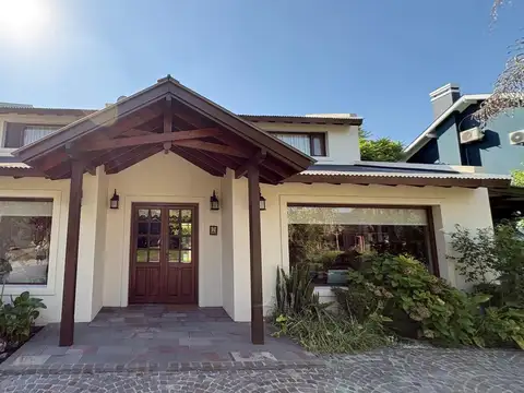 Casa en venta en Barrio Altos del Sol Ituzaingo