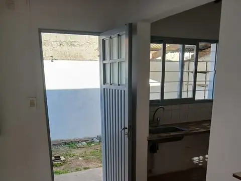 Casa 2 ambientes con 1 baño