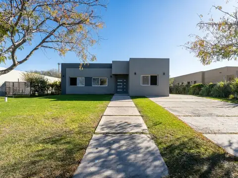 EL CANTON, BARRIO NORTE. Casa Country con Piscina