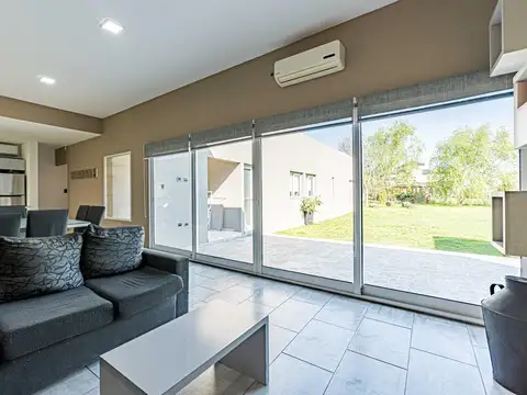 Casa en Venta en La Carolina, USD 210.000