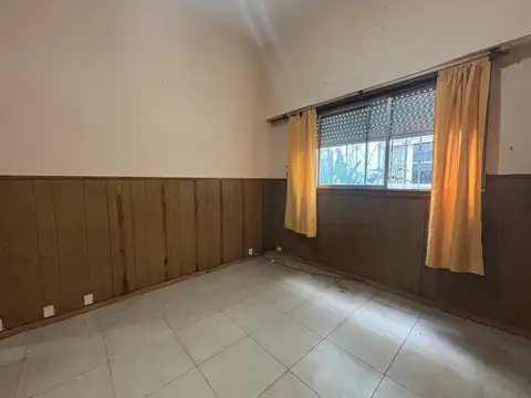 Av. Caseros 3000, Piso PB