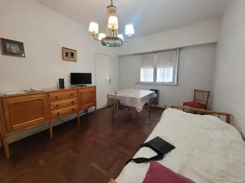 Colon 1500, Piso 4°