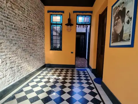 Casa 7 ambientes con 2 baños