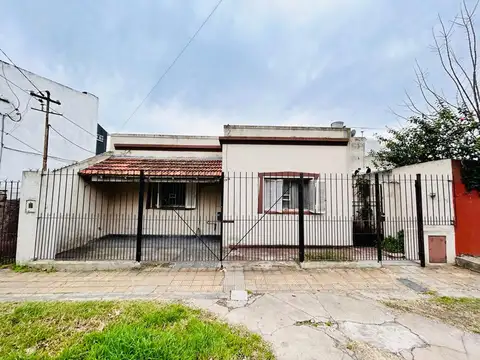 Casa 3 amb. en venta en Lomas de Zamora c/ jardín