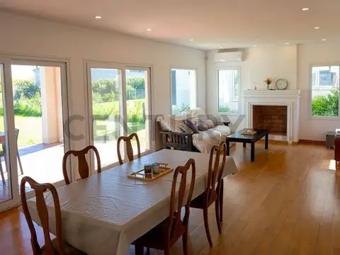 VENTA CASA 7 AMBIENTES EN ACACIAS PUERTOS DEL LAGO | PERMUTA