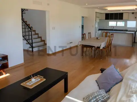 Casa 7 ambientes con 3 baños