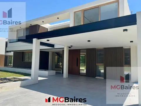 Casa en Venta con 6 cocheras