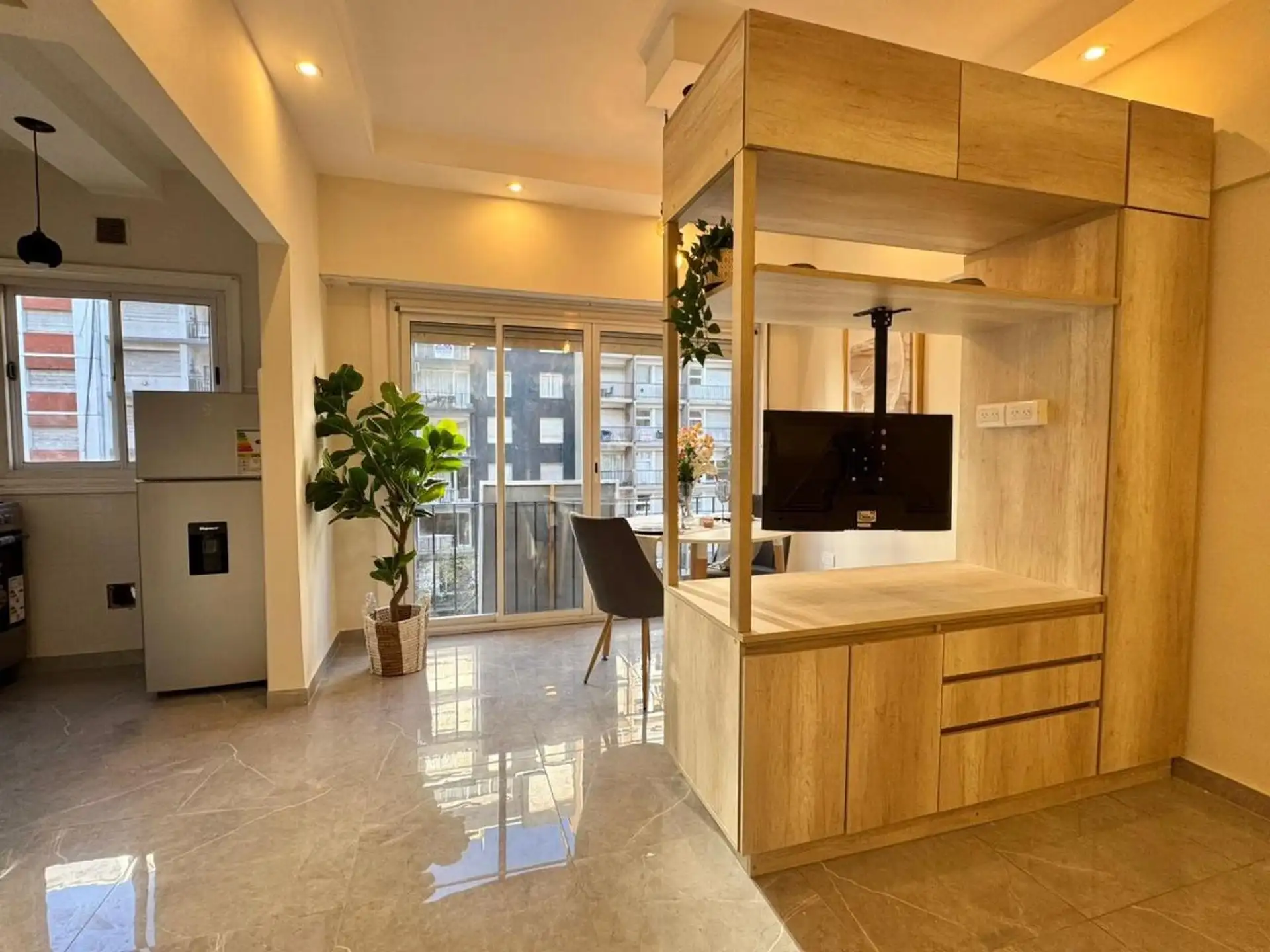 Monoambiente 27m² a la calle con balcón francés — Plaza Colón, 4° piso