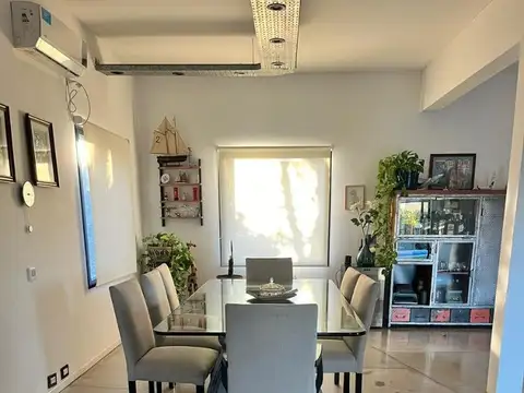 Casa 5 ambientes con 4 baños