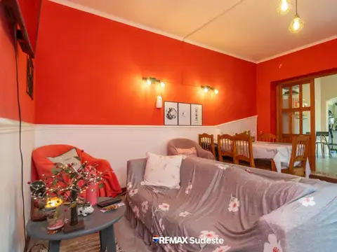 VENTA CASA 3 AMBIENTES CON LOCAL Y DEPTO CENTRO