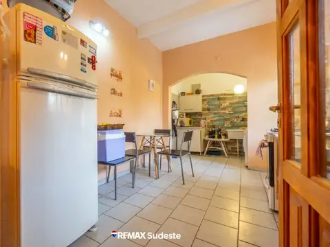VENTA CASA 3 AMBIENTES CON LOCAL Y DEPTO CENTRO