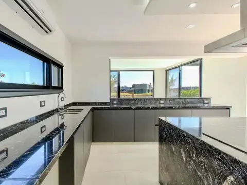 VENTA CASA Terralagos 5 ambientes