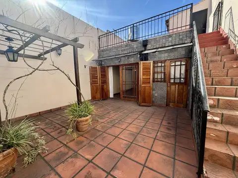 PH 3 ambientes independiente con cochera en Castelar Norte