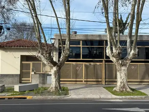 Casa en Venta con 5 cocheras