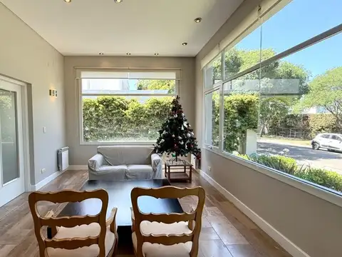 Casa 6 ambientes con 4 baños