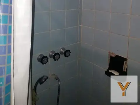 Casa en venta - 2 dormitorios 1 baño - 200mts2 - Los Hornos, La Plata