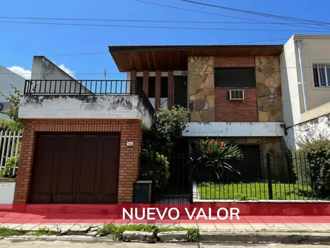 Casa chalet 4 ambientes con garaje y patio en Venta Morón