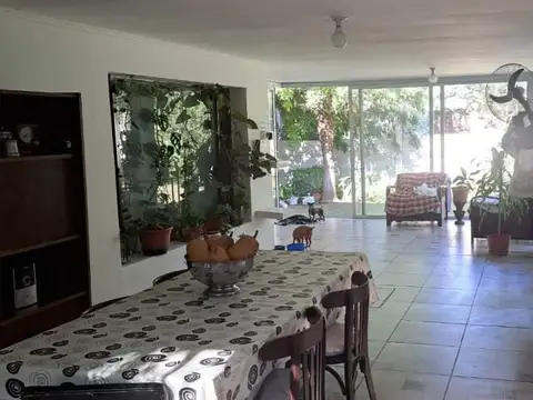 Casa en Venta - 3 Dormitorios 2 Baños - 1285 mts2 - Cordoba