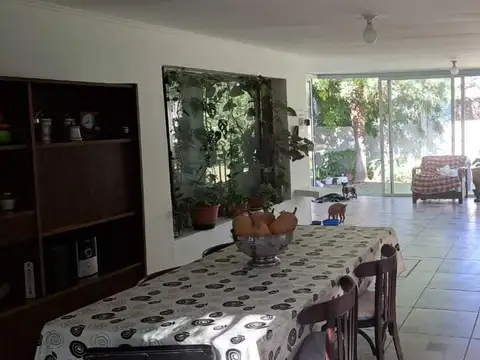 Casa en Venta - 3 Dormitorios 2 Baños - 1285 mts2 - Cordoba