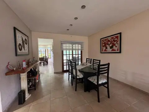 Casa en Alquiler con 3 cocheras