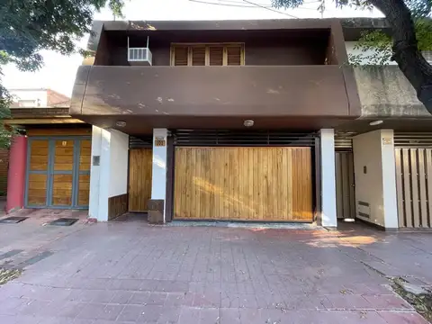 REMAX VENDE EXCELENTE CASA PEGADO BOMBAL SUR MZA
