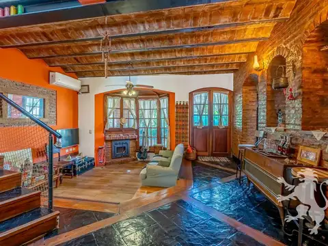 Casa en Venta con 2 cocheras