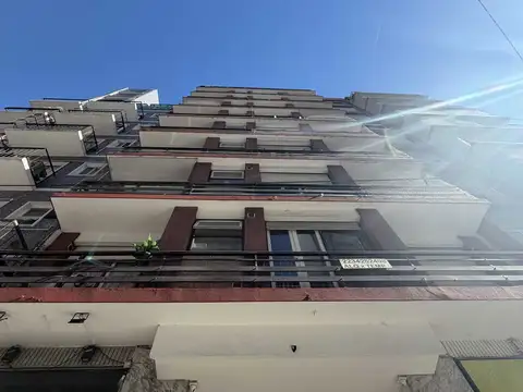 Departamento 2 ambientes en excelente estado, muy luminoso
