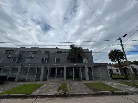 Depto Tipo Casa en Alquiler de 4 ambientes