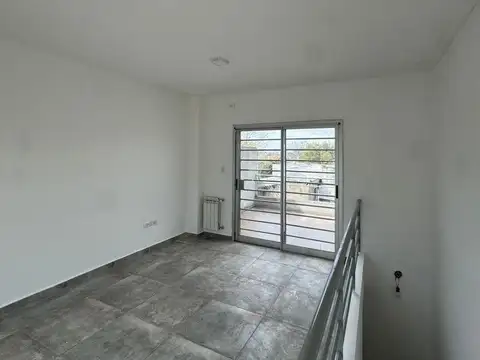 Depto Tipo Casa en Alquiler con 1 cocheras