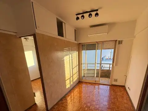 Portela 300, Piso 8